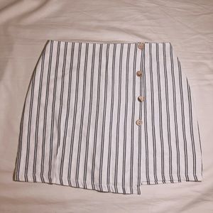 White and blue striped skirt with wooden buttons